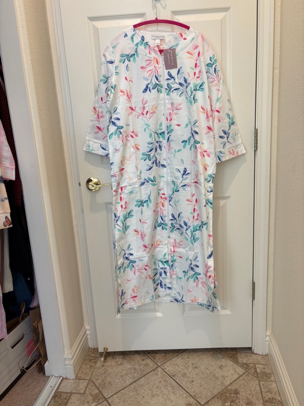 Miss Elaine Floral Robe Size M NWT